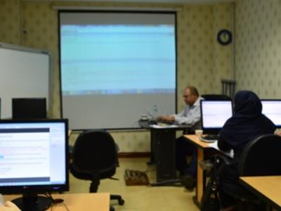 کارگاه آموزشی «برنامه‌نویسی پیشرفته با نرم‌افزار R» برگزار شد