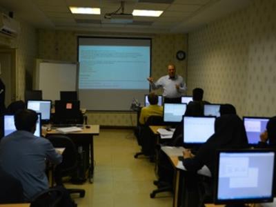 کارگاه آموزشی برنامه‌نویسی مقدماتی با نرم‌افزار R برگزار شد.
